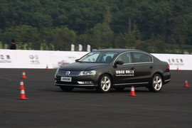 2012款全新迈腾2.0T至尊型上海试驾