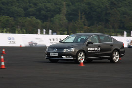 2012款全新迈腾2.0T至尊型上海试驾