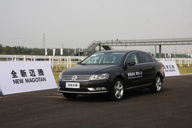 2012款全新迈腾2.0T至尊型上海试驾