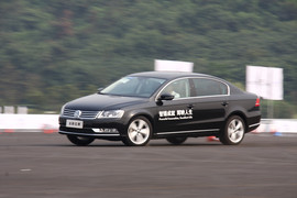 2012款全新迈腾2.0T至尊型上海试驾