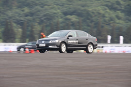 2012款全新迈腾2.0T至尊型上海试驾