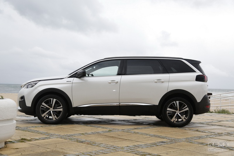 2017款标致5008 1.