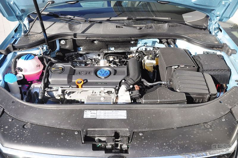 2013款大众迈腾1.4tsi dsg蓝驱版 - 发动机特写