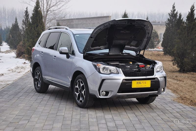 2013款斯巴鲁森林人2.0xt尊贵导航版