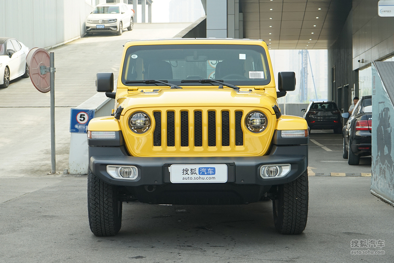 搜狐汽车>车型大全>车款对比 选择车型 选择车款 jeep牧马人四门版
