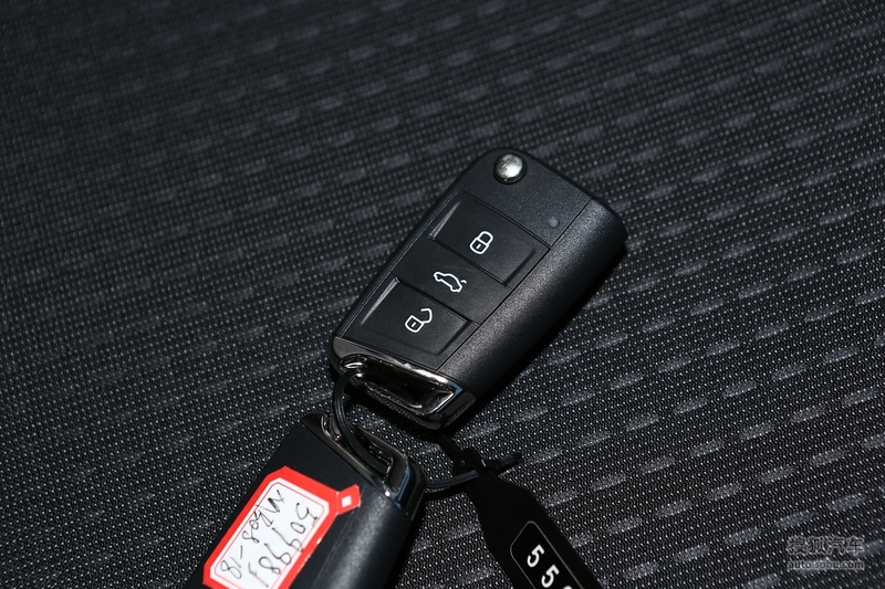 2020款大众t-roc探歌 230tsi dsg两驱时尚型 - 汽车钥匙提示:支持键盘