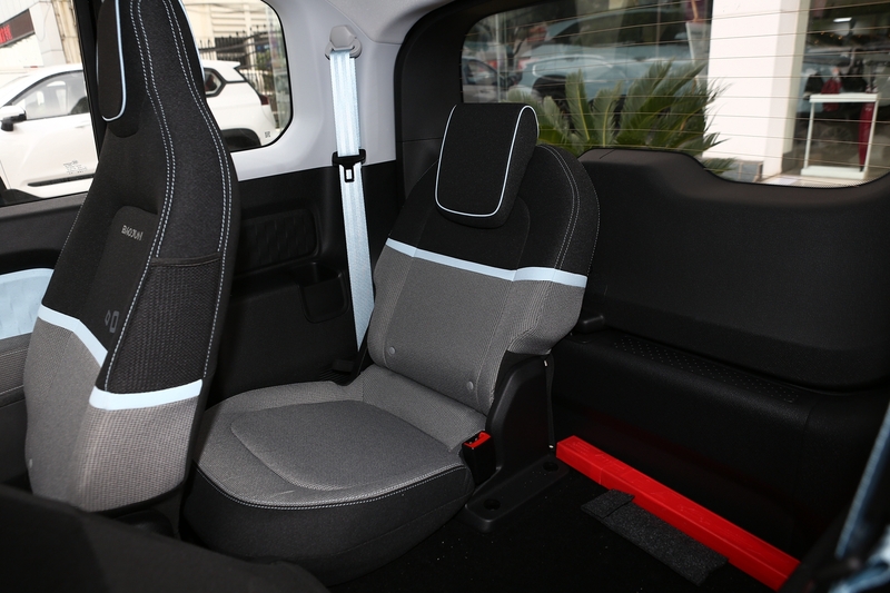 新宝骏e300 星际智趣版 - 后排空间提示:支持键盘翻页 ←左 右