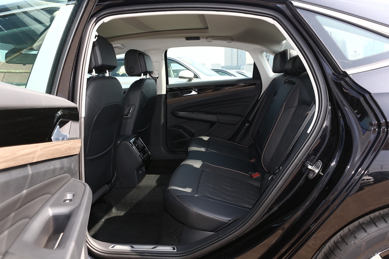 【 大众帕萨特图片】_2021款 330tsi 豪华版 _空间展示_搜狐汽车网