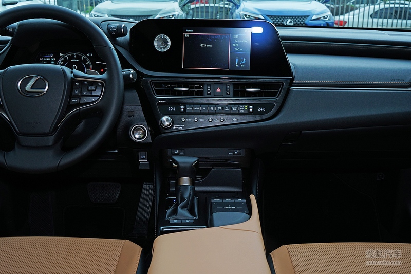 【 雷克萨斯es图片】_2021款 200 卓越版 _黑色/秋山栗_内饰_搜狐汽车