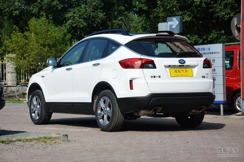 【车型对比】奔腾 x80 pk 长安 cs35 plus_搜狐汽车