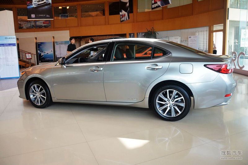 搜狐汽车>图库>雷克萨斯>雷克萨斯>es混动>2015款雷克萨斯es300h豪华