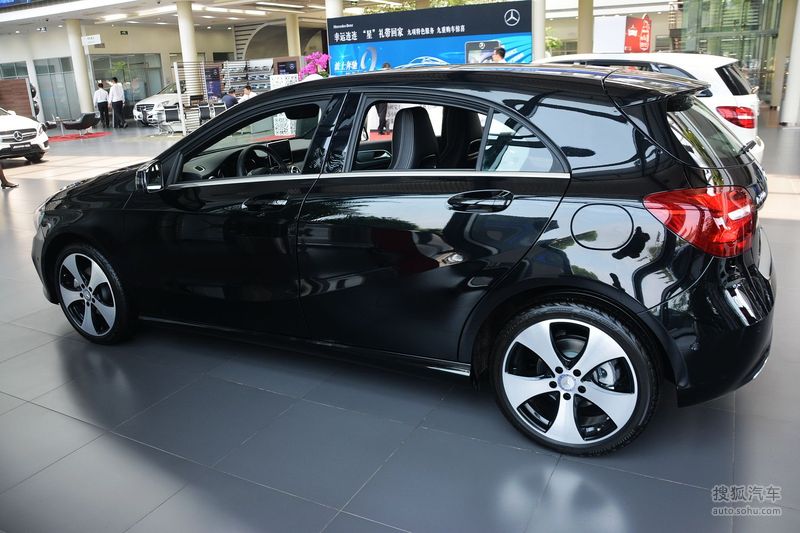 2016款奔驰a200时尚型提示:支持键盘翻页 ←左 右→下载高清图(1200*