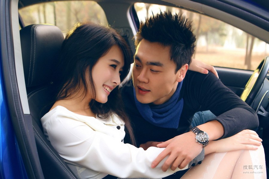 蓝色小调小杨幂性感火爆亮相