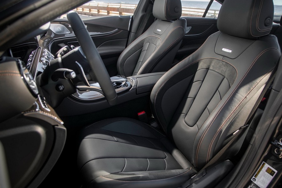 当然了,内饰还有丰富的