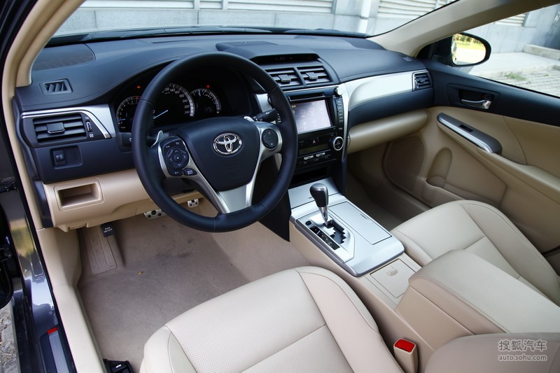 2012款丰田凯美瑞骏瑞2.5s导航版