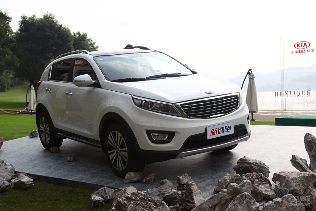 新起亚智跑 起亚新智跑保险盒