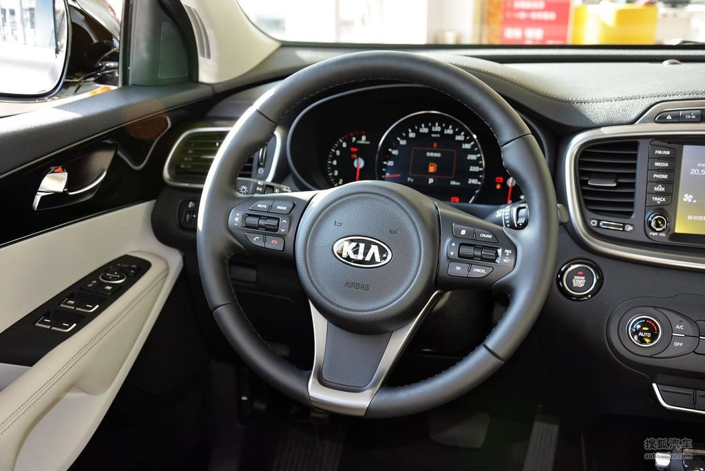 2015款起亚索兰托l 2.4gdi 4wd精英版