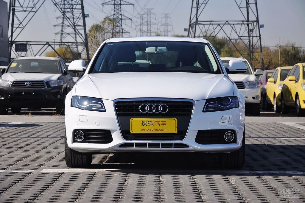 2012款一汽奥迪a4l 2.0tfsi舒适型