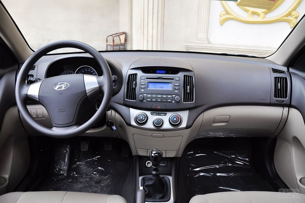 现代悦动2011款1.6 gls mt内饰双色内饰m806692图片_图库_搜狐汽车