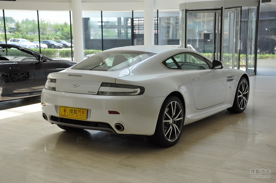 阿斯顿马丁v8 vantage