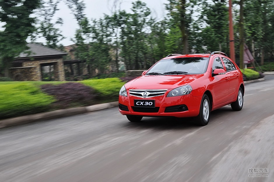 长安 长安汽车 cx30两厢 长安cx30试驾1.6l手动stt版