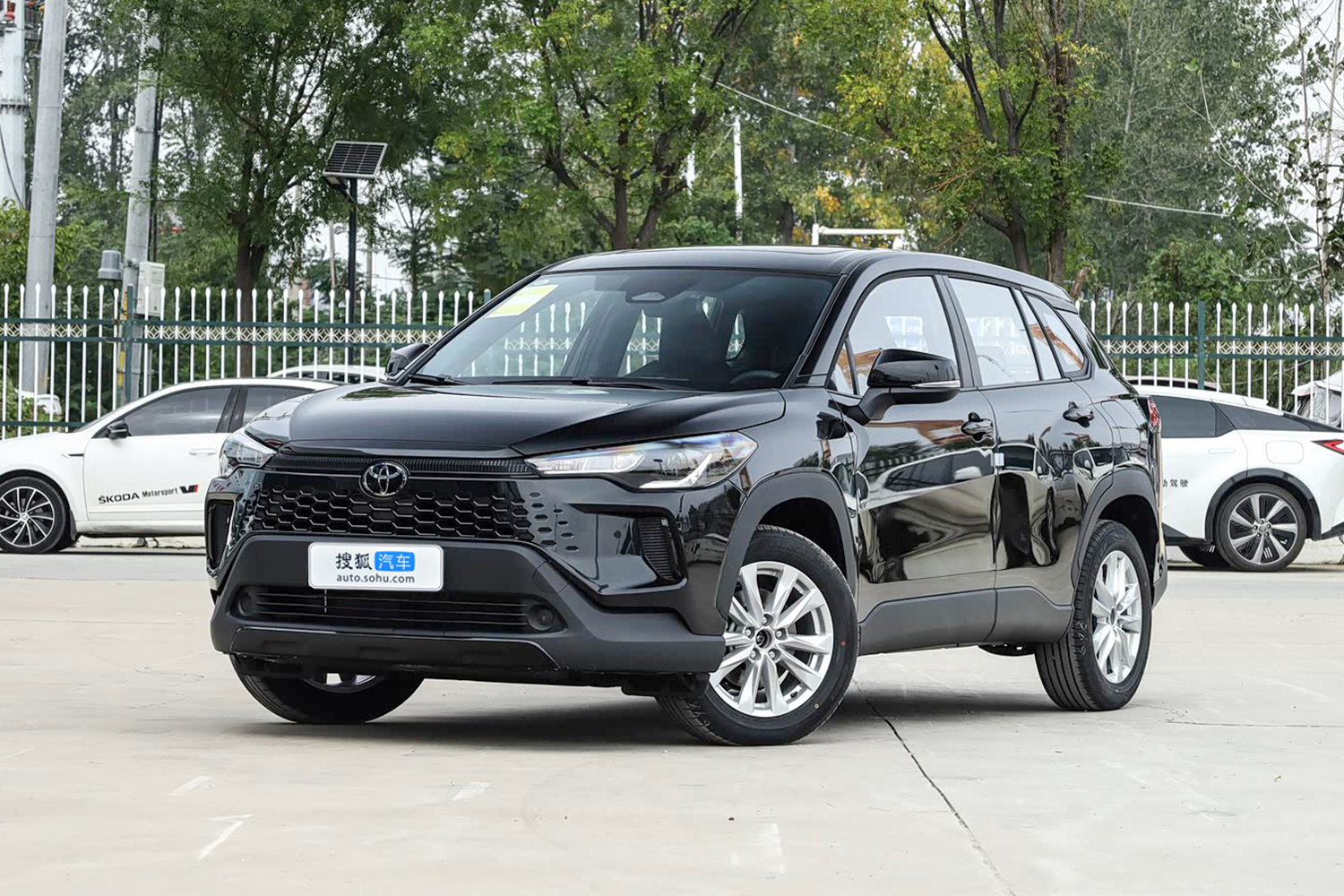 丰田卡罗拉锐放双擎