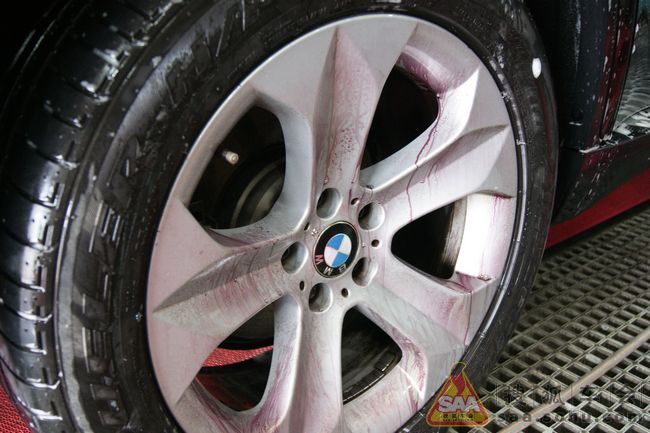 黑色宝马x6钻石 玻璃 轮毂镀膜